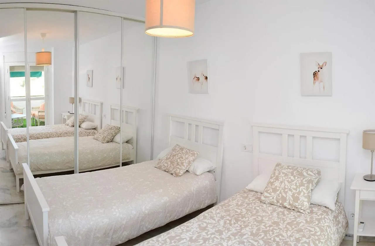 Apartment Casa 70, Duplex En Urbanizacion Lunamar By Laromanamarbella